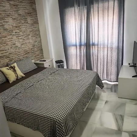 Share Appartement, Have With Private Bathroom * 托雷莫利诺斯